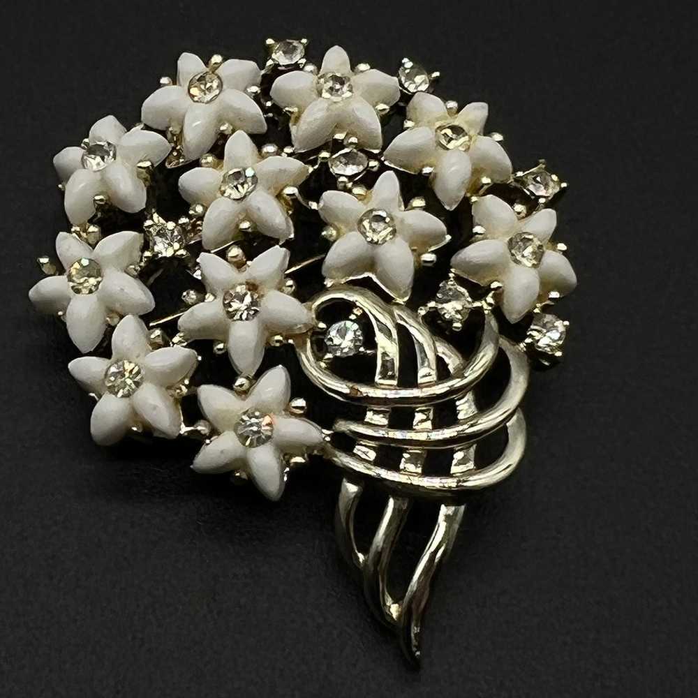 Kramer of New York White Floral Bouquet Pin - Gem