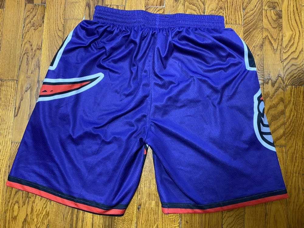 NBA × Vintage Vintage Toronto Raptors Shorts - image 2