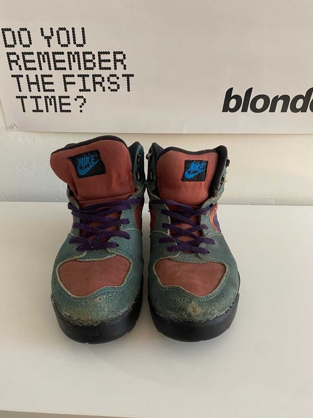 discontinued nike boots