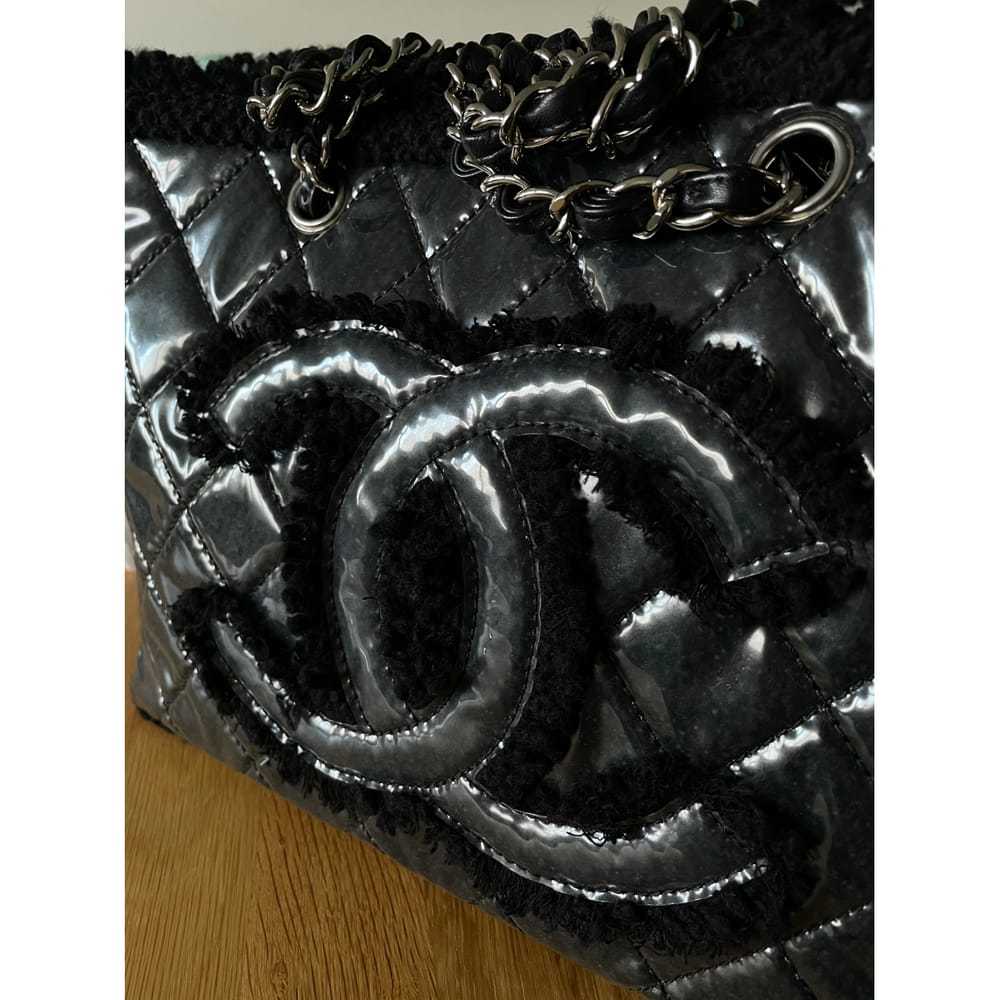 Chanel Deauville Chain patent leather handbag - image 2