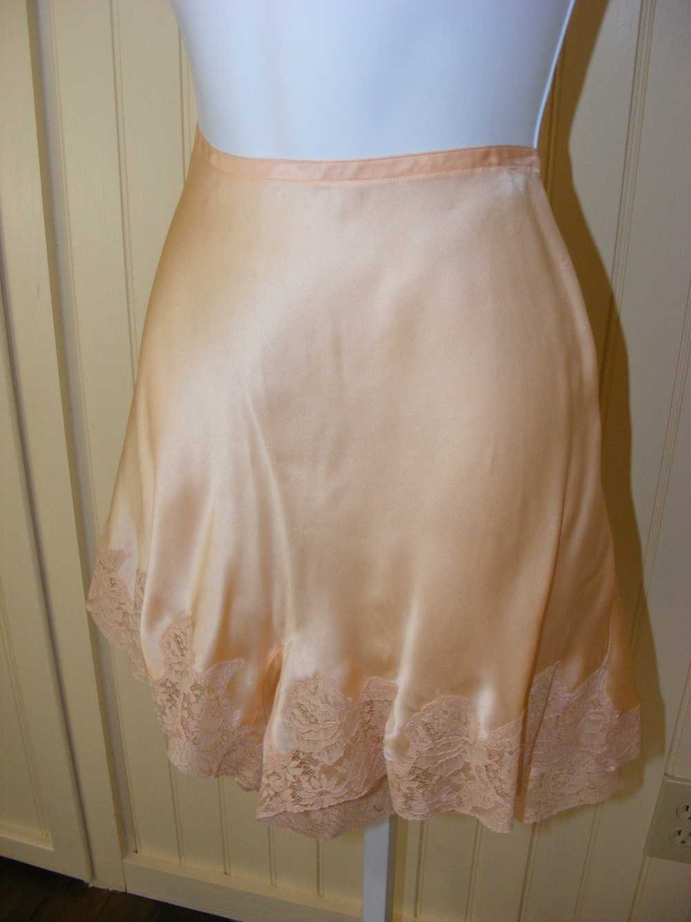 30s Peach Silk Tap Pants Waist Panties - image 1