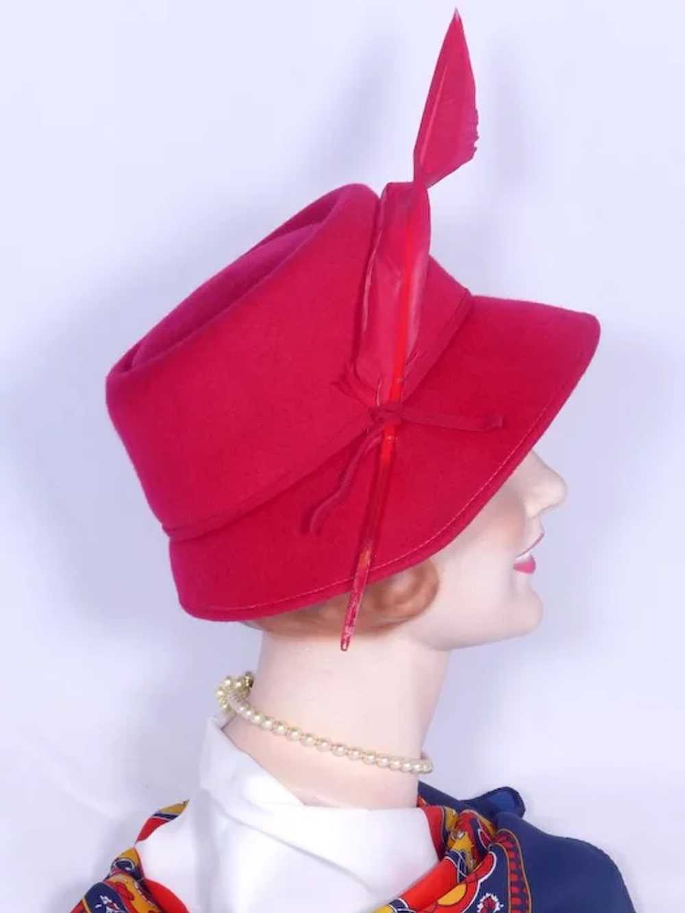Vintage 1950s Red Lampshade Hat Wool Felt Twisted… - image 4