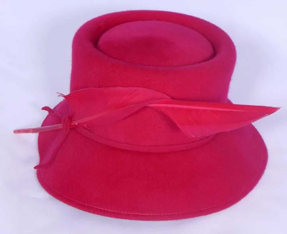 Vintage 1950s Red Lampshade Hat Wool Felt Twisted… - image 5
