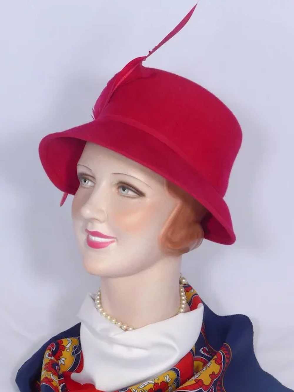 Vintage 1950s Red Lampshade Hat Wool Felt Twisted… - image 9