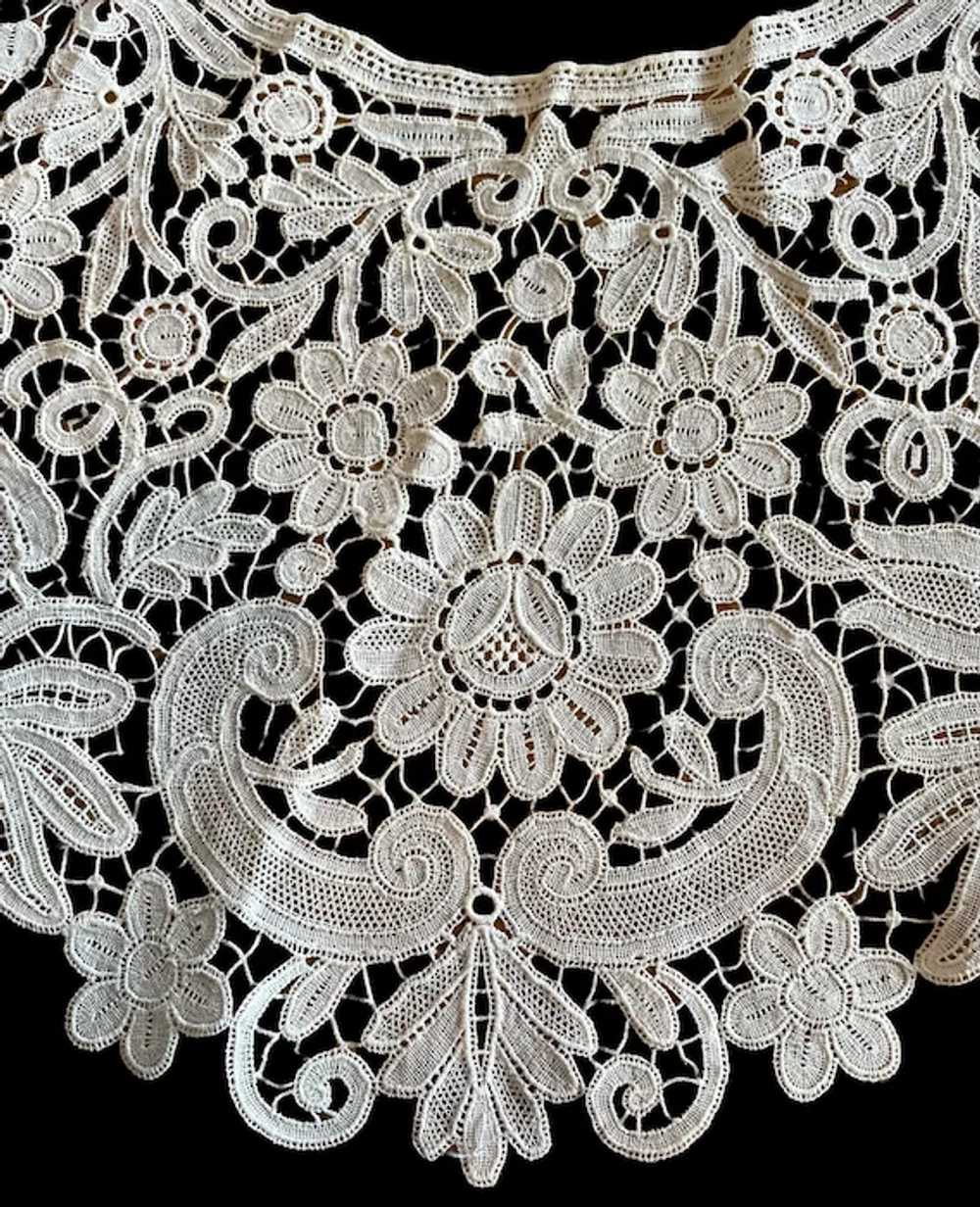 Stunning Large Antique Lace Collar - Perfect Cond… - image 2