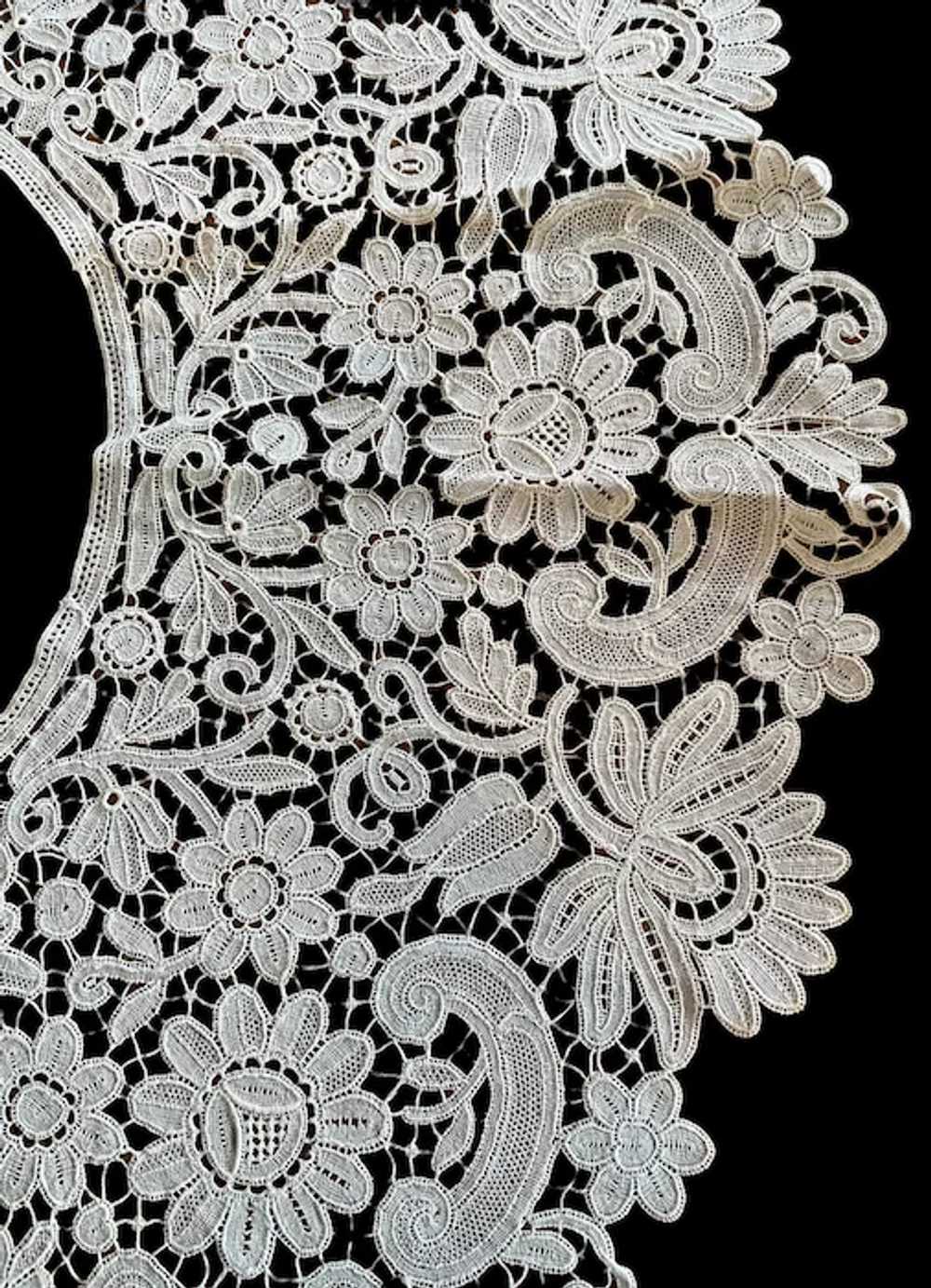 Stunning Large Antique Lace Collar - Perfect Cond… - image 5