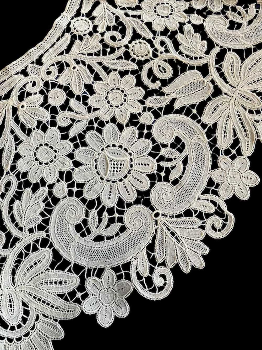 Stunning Large Antique Lace Collar - Perfect Cond… - image 8