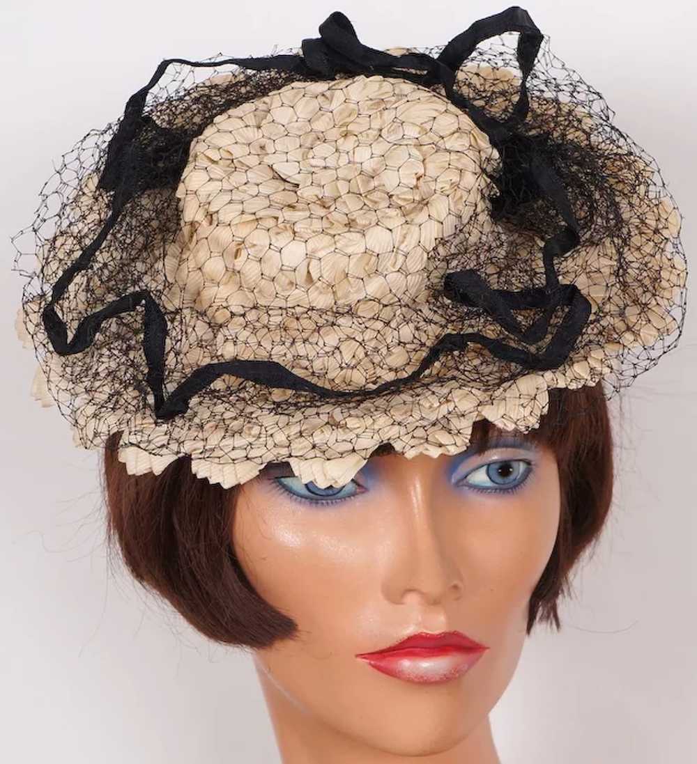 Vintage 1940s Off-White Straw Tilt Hat with Black… - image 5