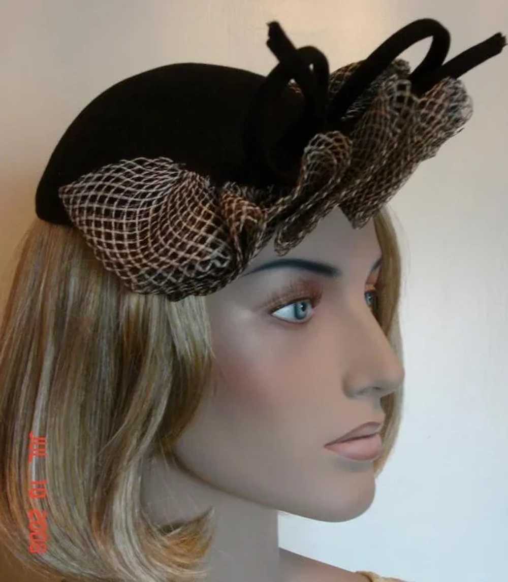 1940 Sophisticated Vintage Black &amp; White Felt… - image 1