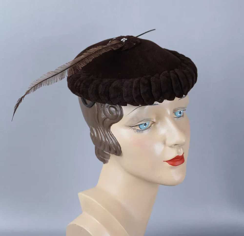1950s Shallow Crown Brown Velour Pillbox with Fea… - image 3