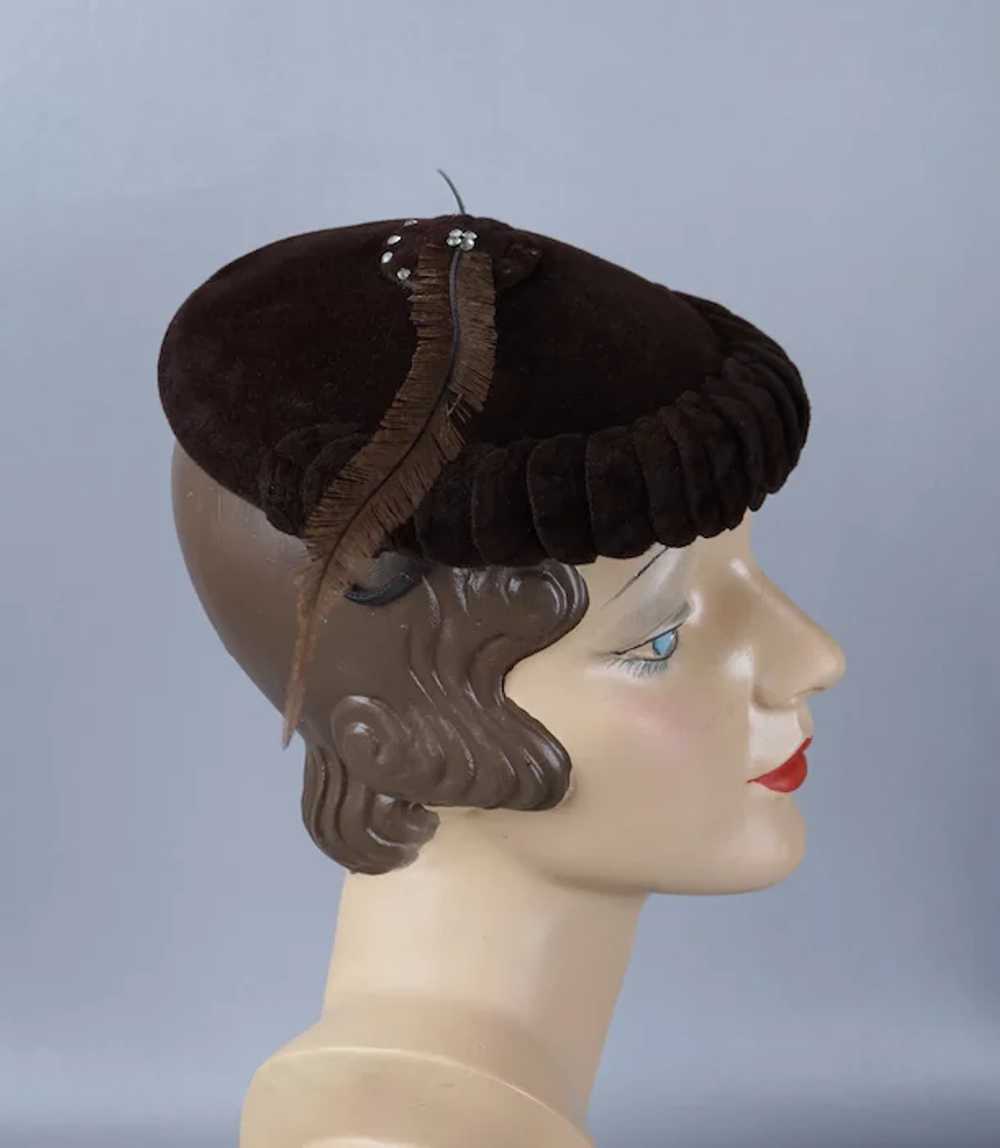 1950s Shallow Crown Brown Velour Pillbox with Fea… - image 4