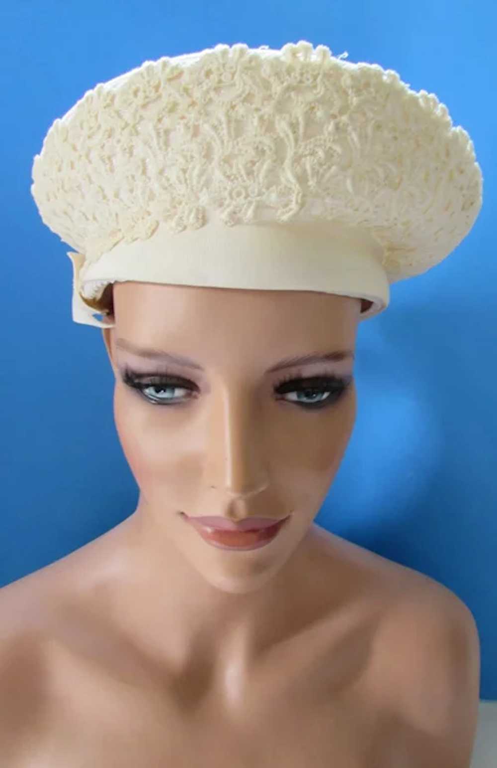 Vintage Summer Hat in Straw and Applique Lace Hig… - image 2