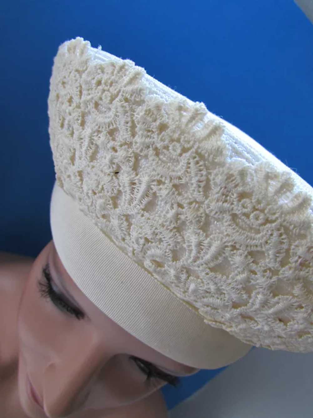 Vintage Summer Hat in Straw and Applique Lace Hig… - image 7