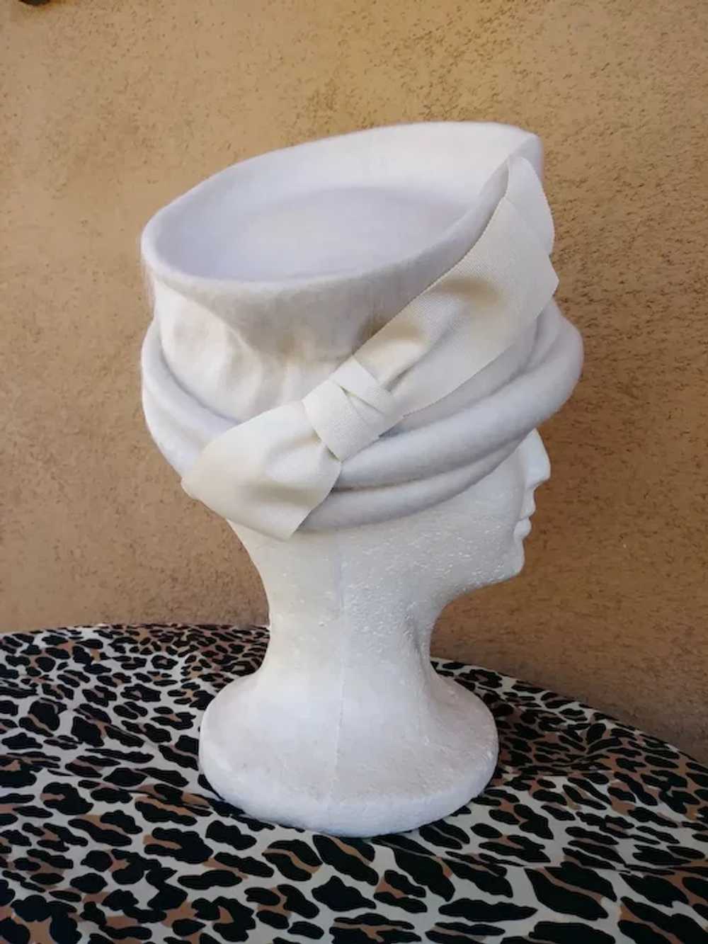 1950s Sculptural White Wool Hat - image 3