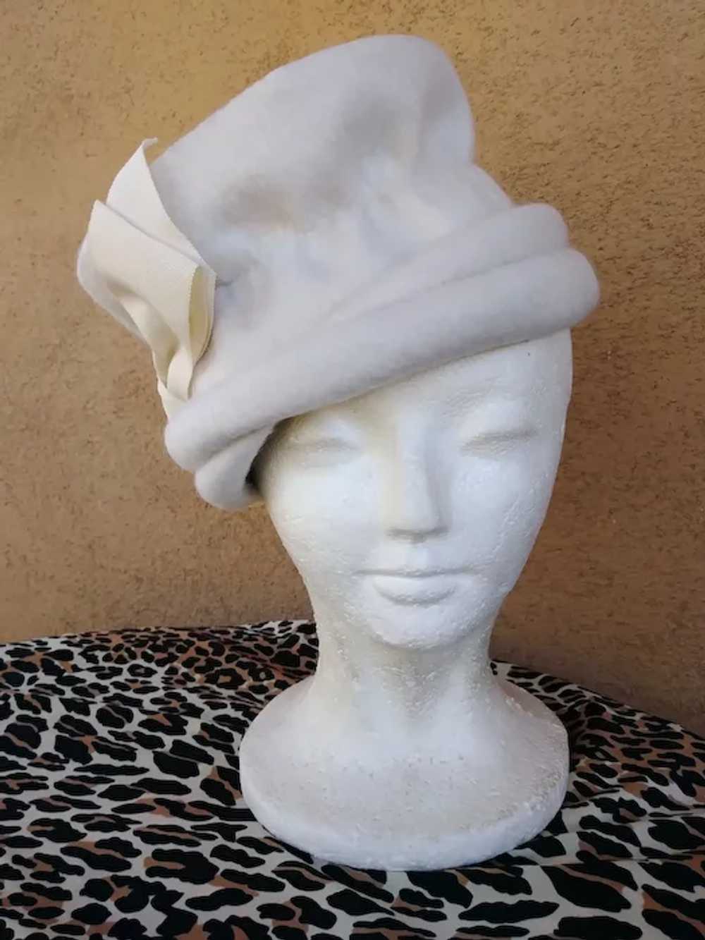 1950s Sculptural White Wool Hat - image 4