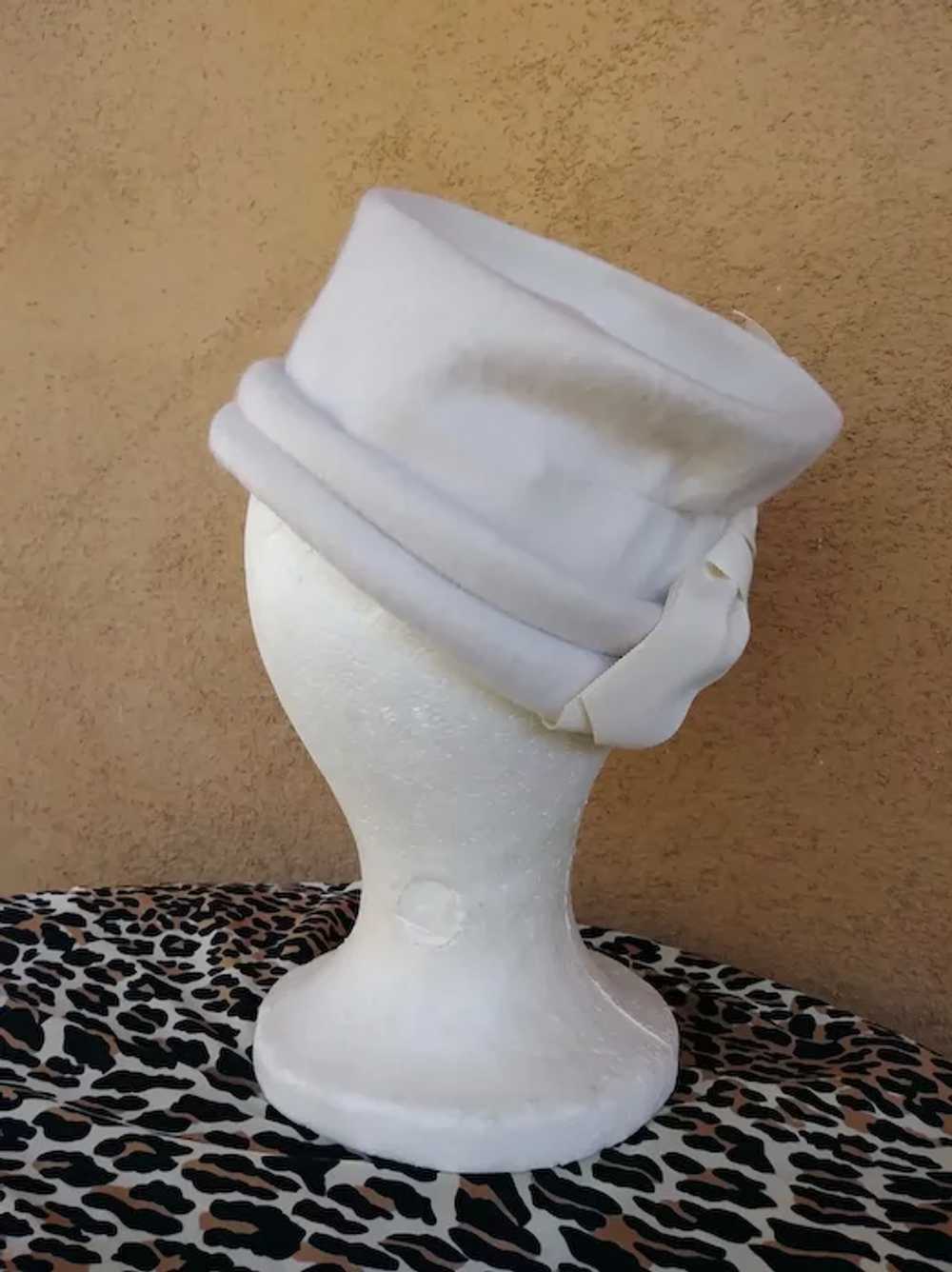 1950s Sculptural White Wool Hat - image 9