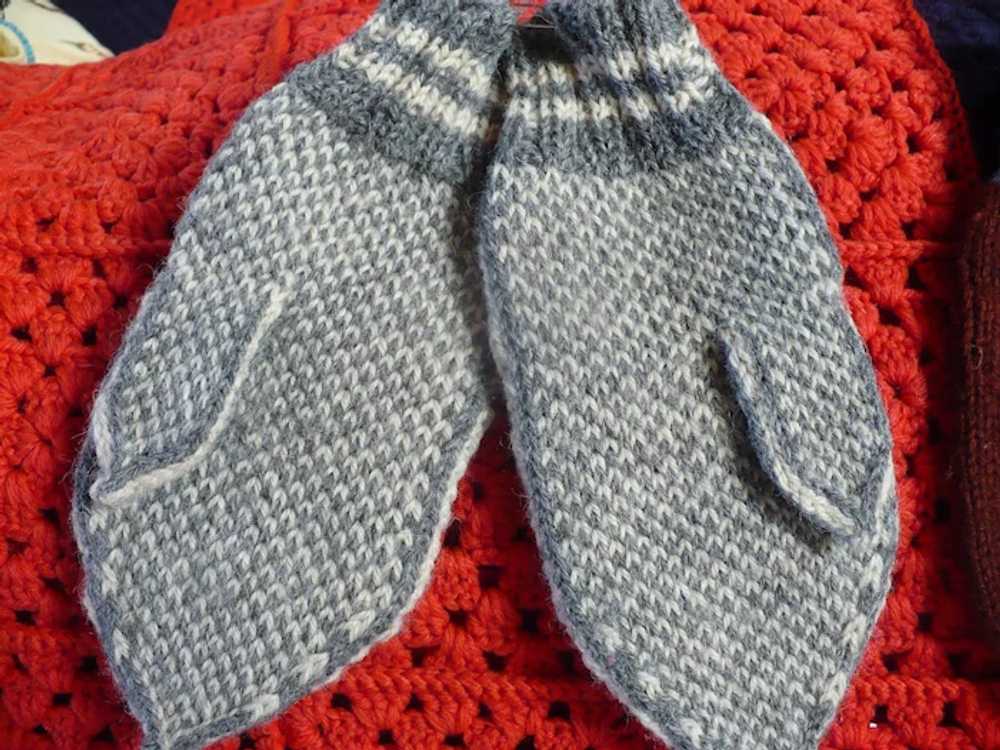 3 pair 1950's hand Knit MIttens Childrens - image 2