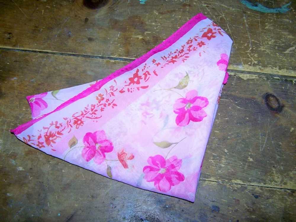 An Oh So Pretty Vintage Polyester all over Floral… - image 2