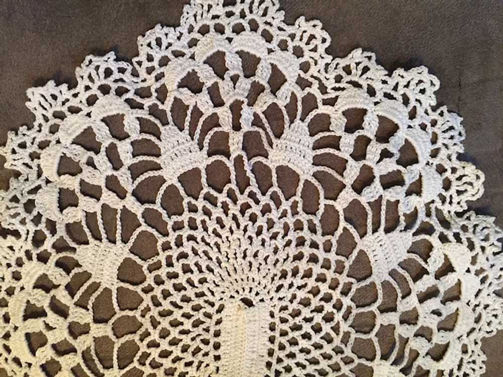 1930s - 40's OOAK White Hand Crocheted Jabot with… - image 5