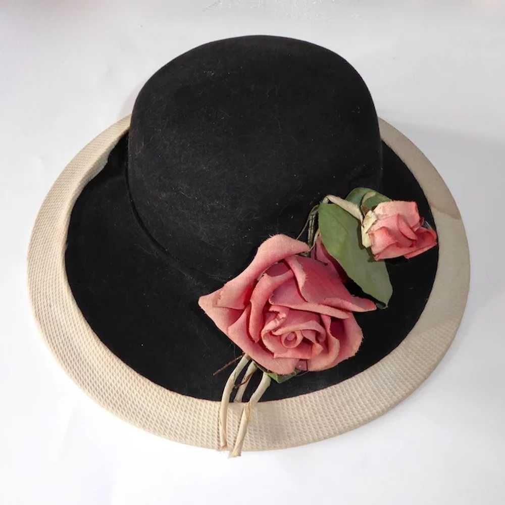 Splendid Vintage Black Wool Felt Brimmed Hat w Ro… - image 2