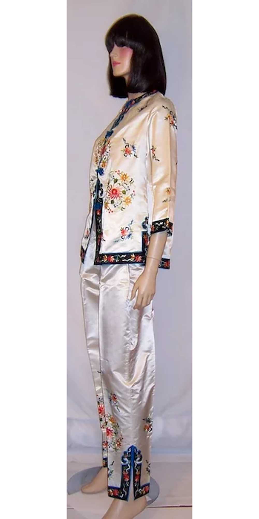 1940's White Silk Chinese Hand-Embroidered Jacket… - image 2