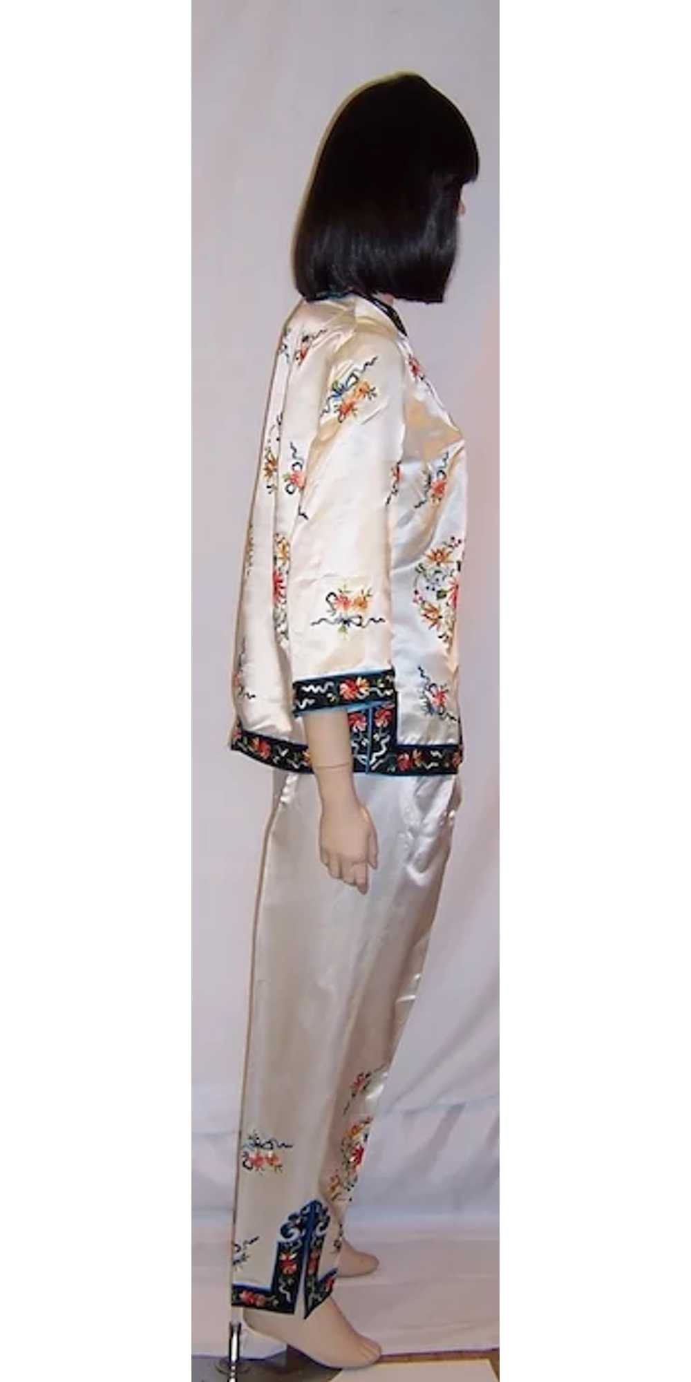 1940's White Silk Chinese Hand-Embroidered Jacket… - image 4