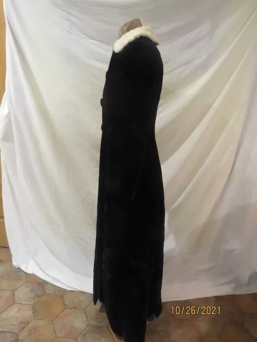 Trim Fit Velvet Coat with White Fur collar - image 3