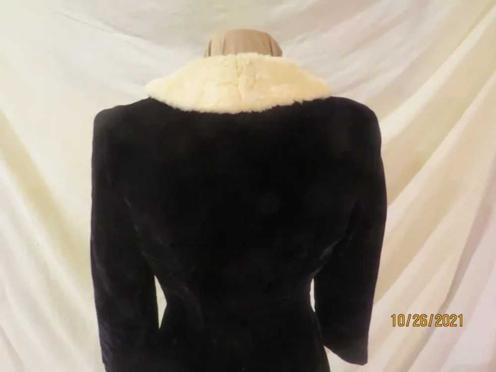 Trim Fit Velvet Coat with White Fur collar - image 5