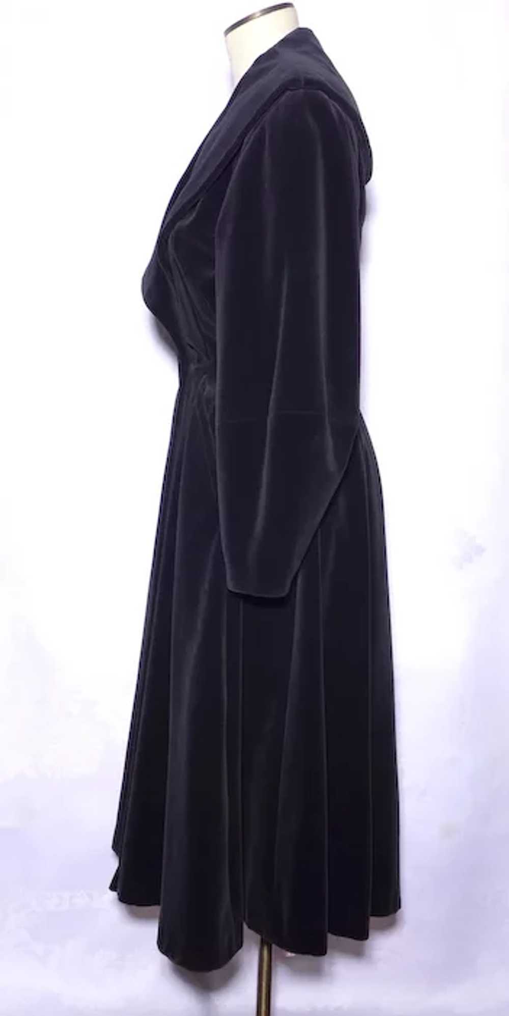 Vintage 1950s Princess Style Black Velvet Coat Ne… - image 2