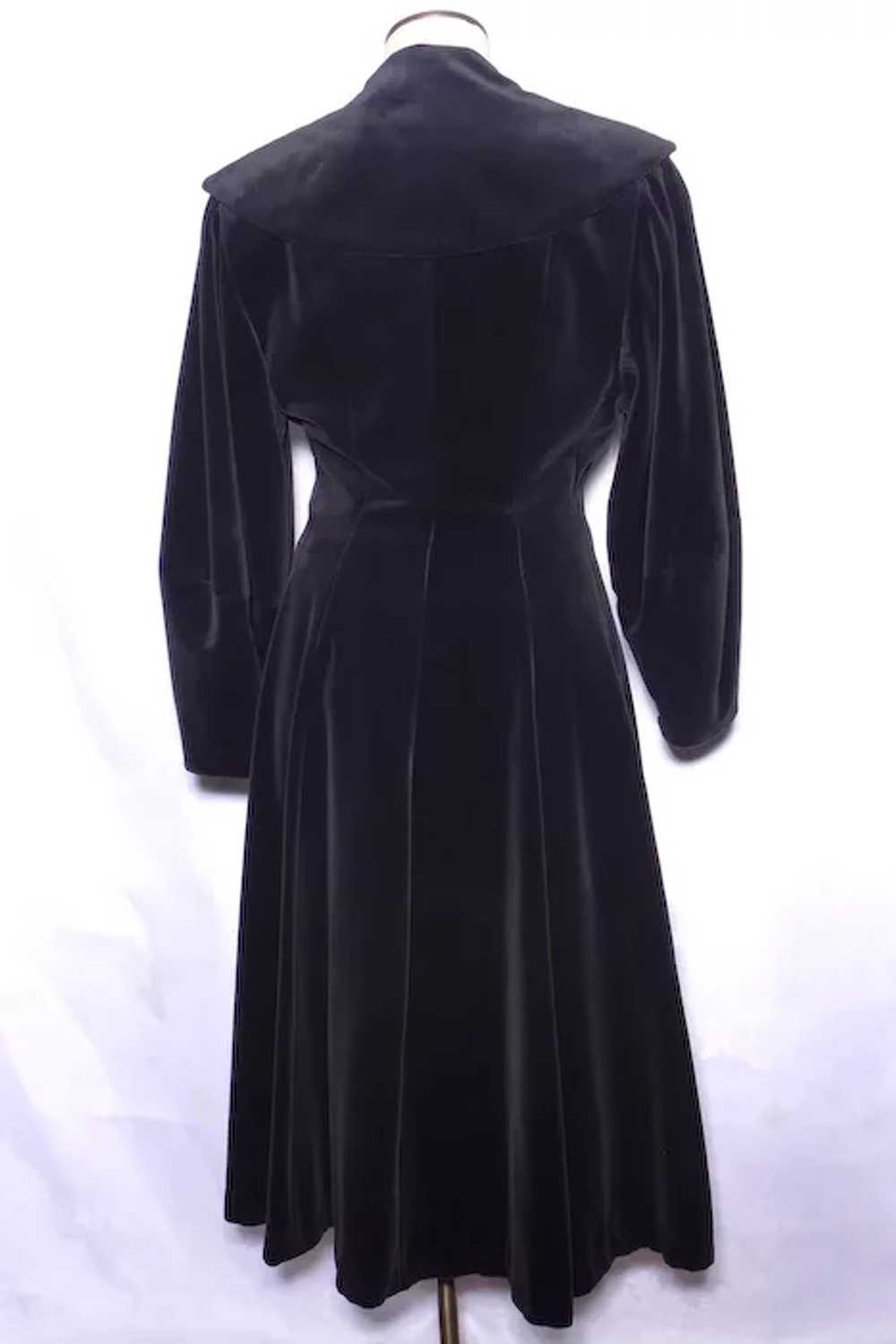 Vintage 1950s Princess Style Black Velvet Coat Ne… - image 3