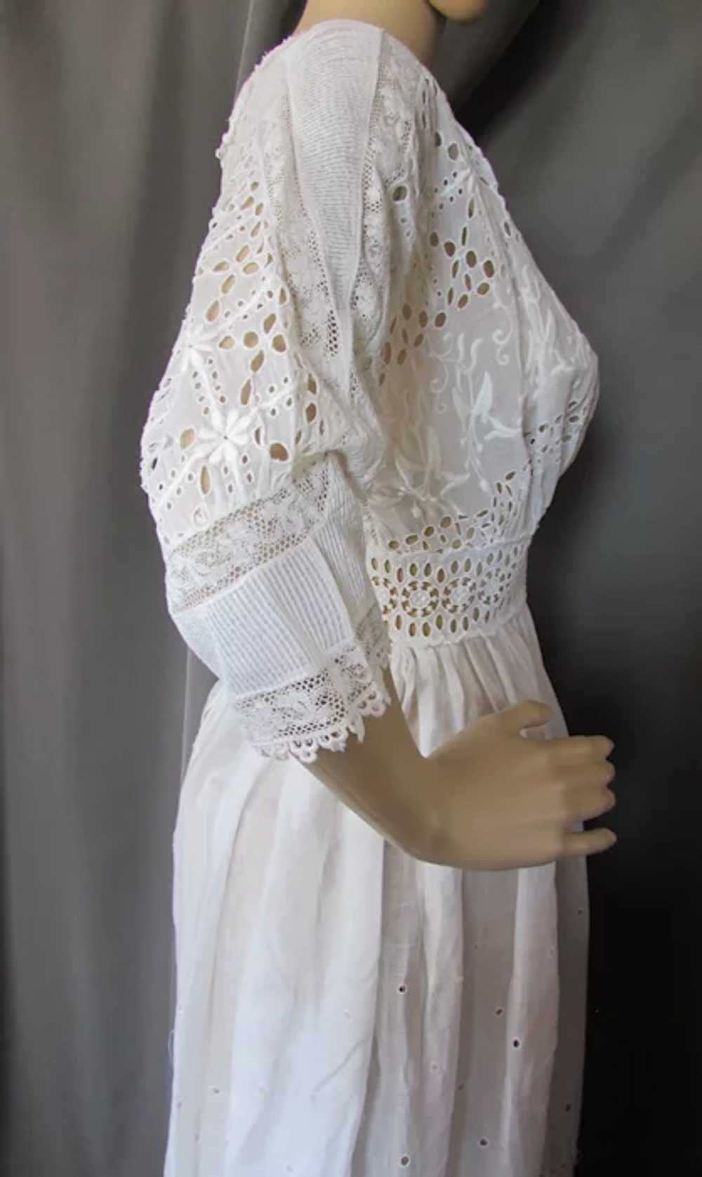 Exceptional Summer Dress Edwardian Era White Brod… - image 2
