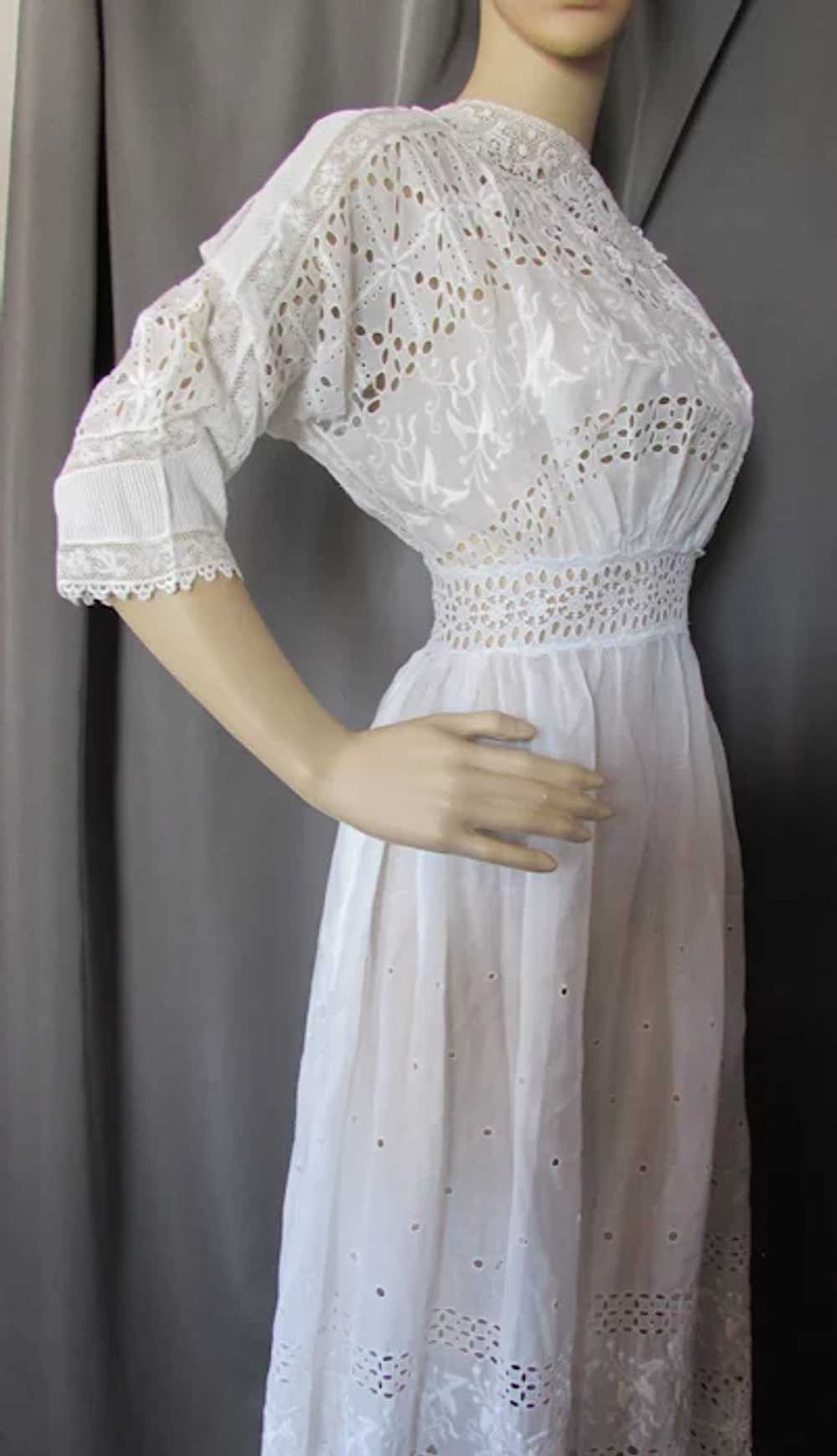 Exceptional Summer Dress Edwardian Era White Brod… - image 3