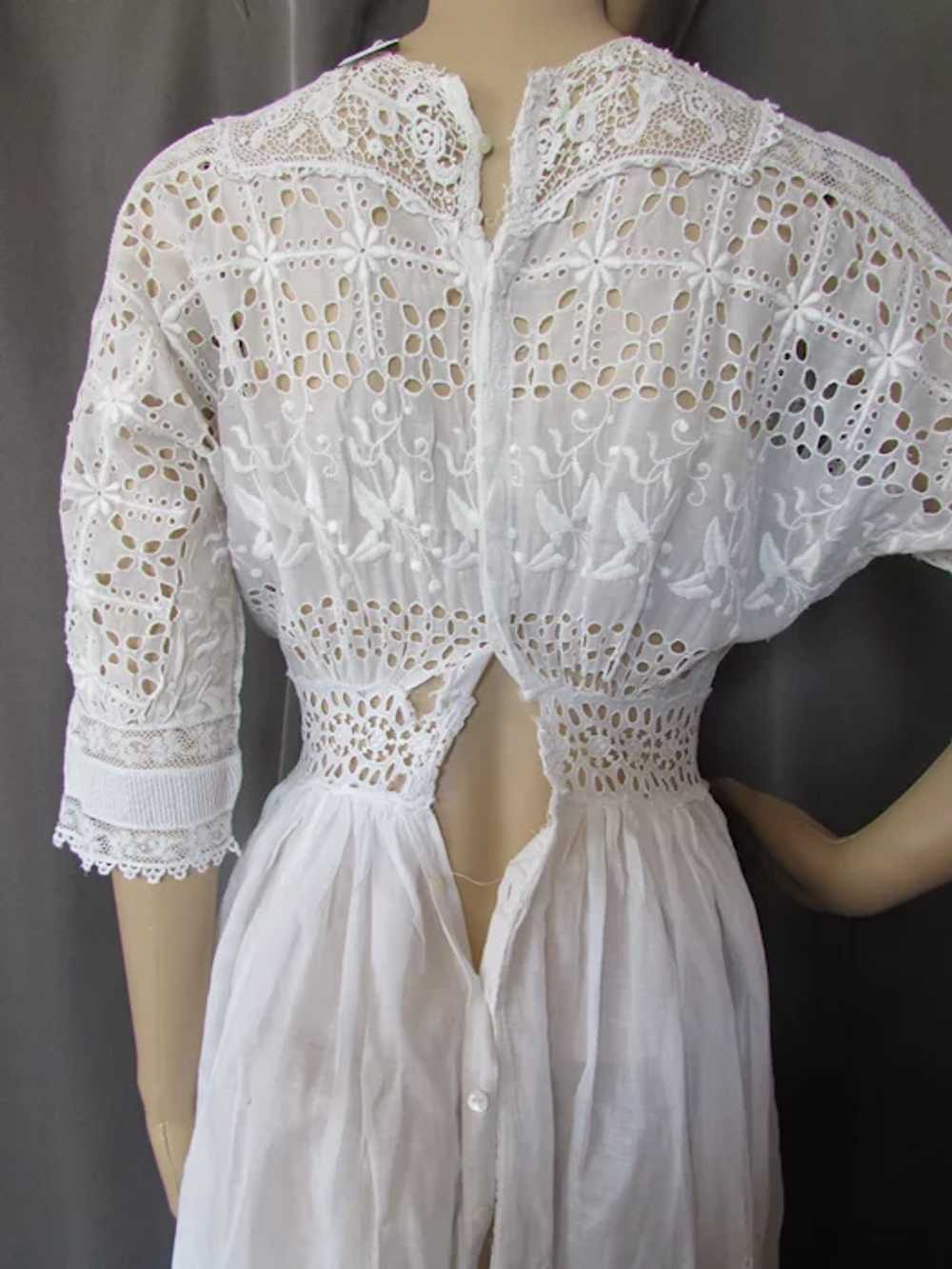 Exceptional Summer Dress Edwardian Era White Brod… - image 4