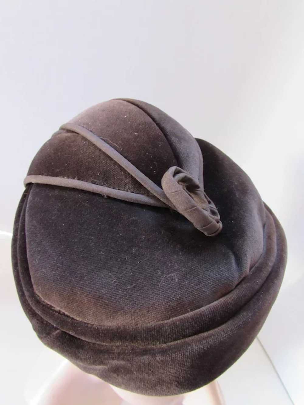 Handsome Chocolate Brown Velvet Hat Made in Engla… - image 3
