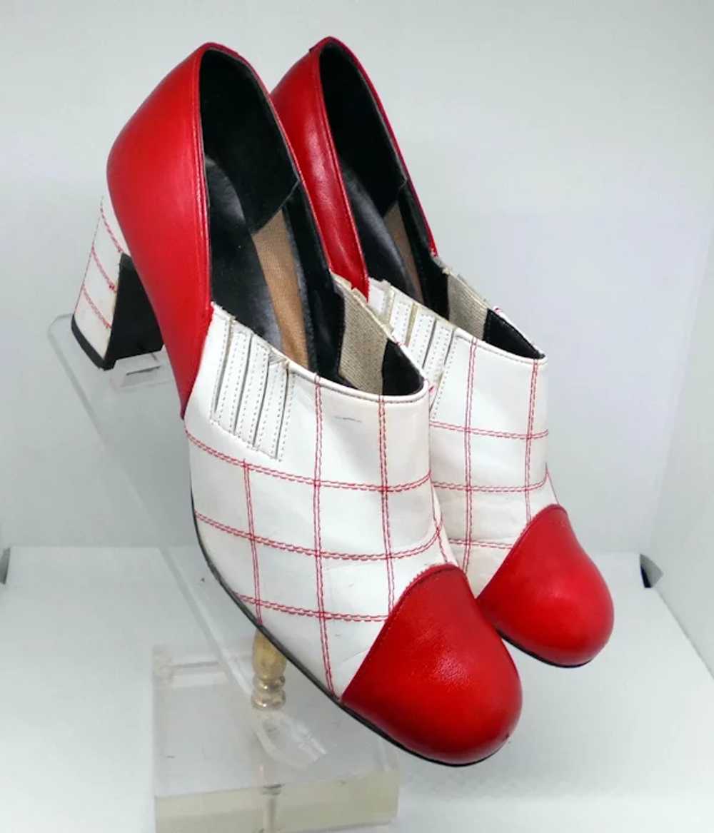 Stunning and Chic 1960's Red and White Leather Pu… - image 4