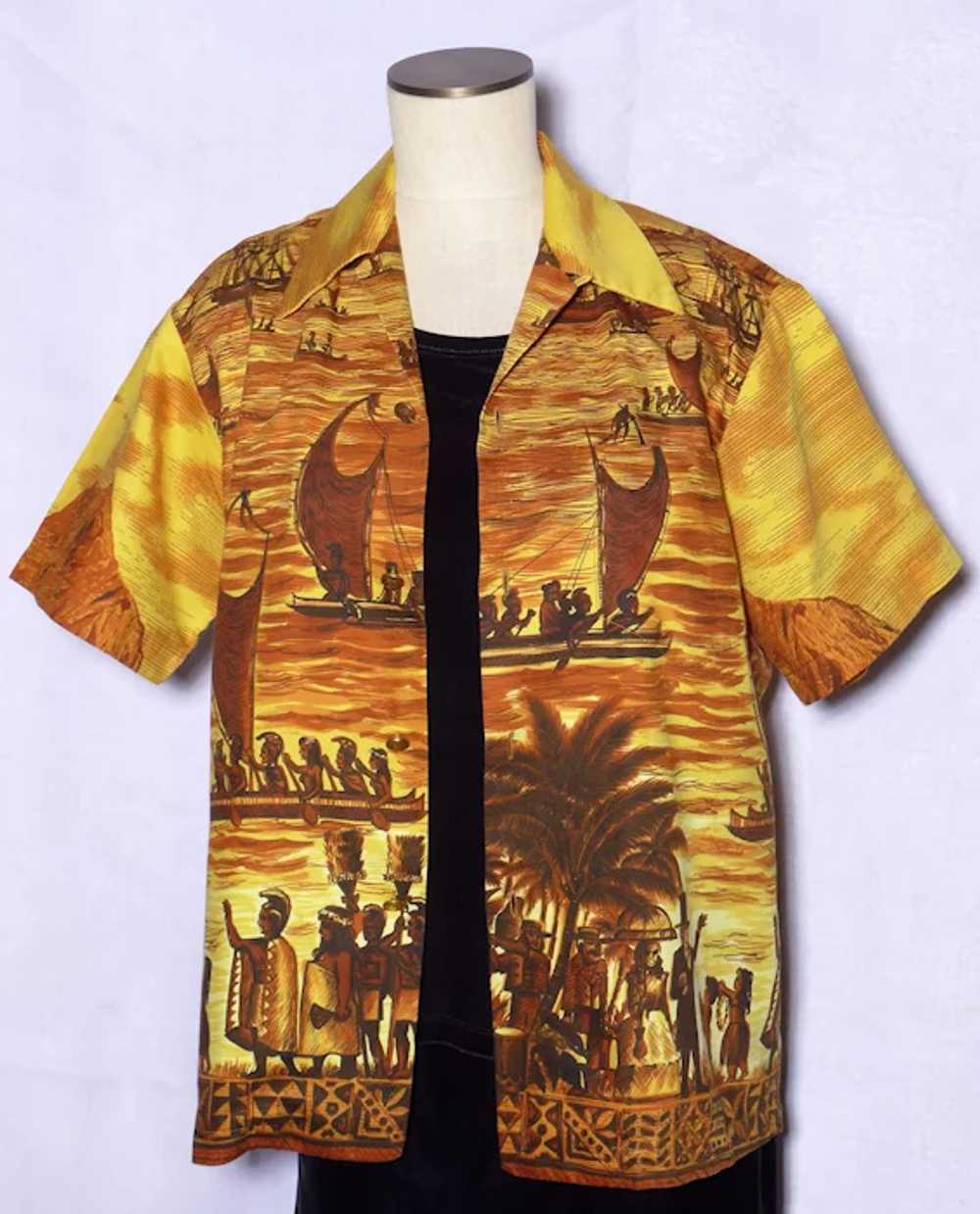 Vintage 1960s Royal Polynesian Hawaiian Shirt  Hi… - image 9