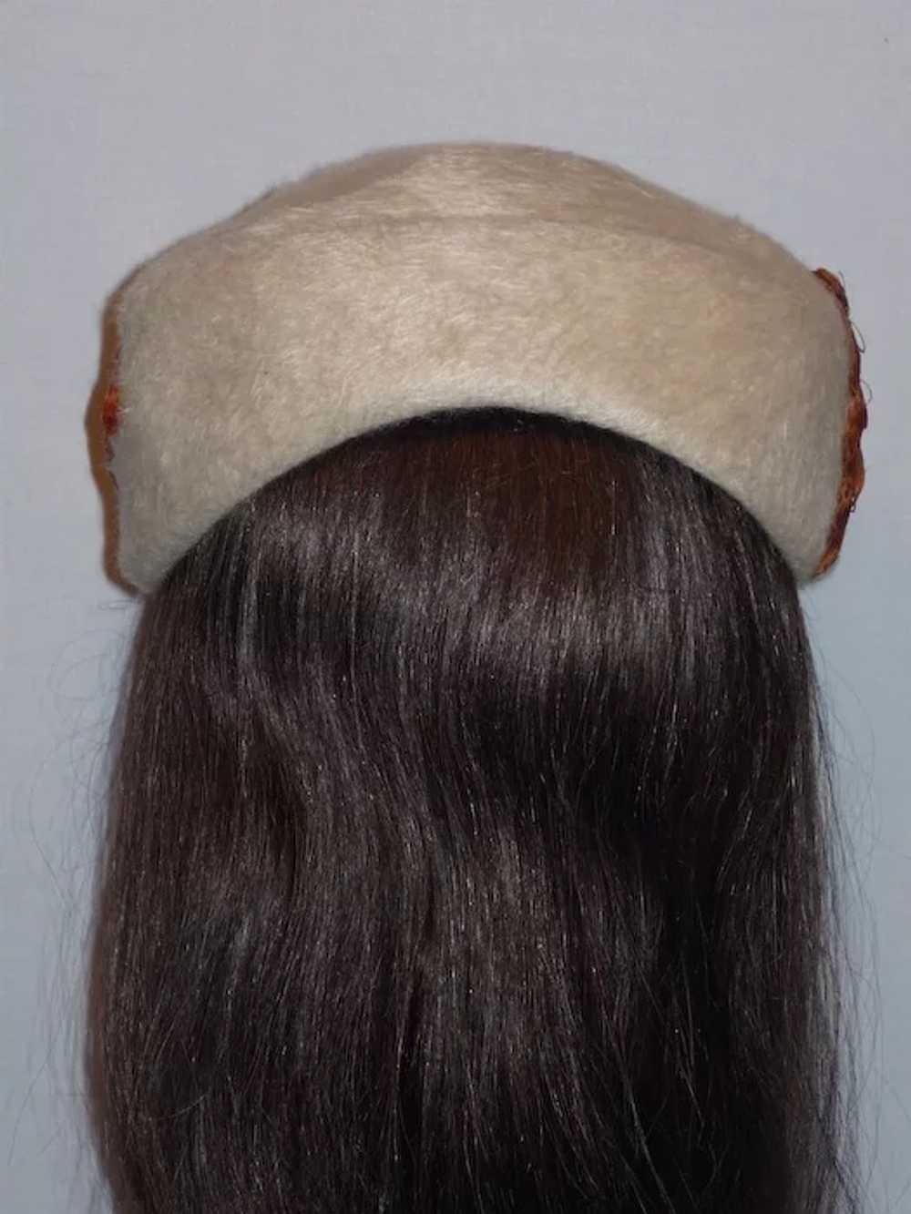 Vintage 1960s Fur Felt Dish Hat With Curled Feath… - image 3