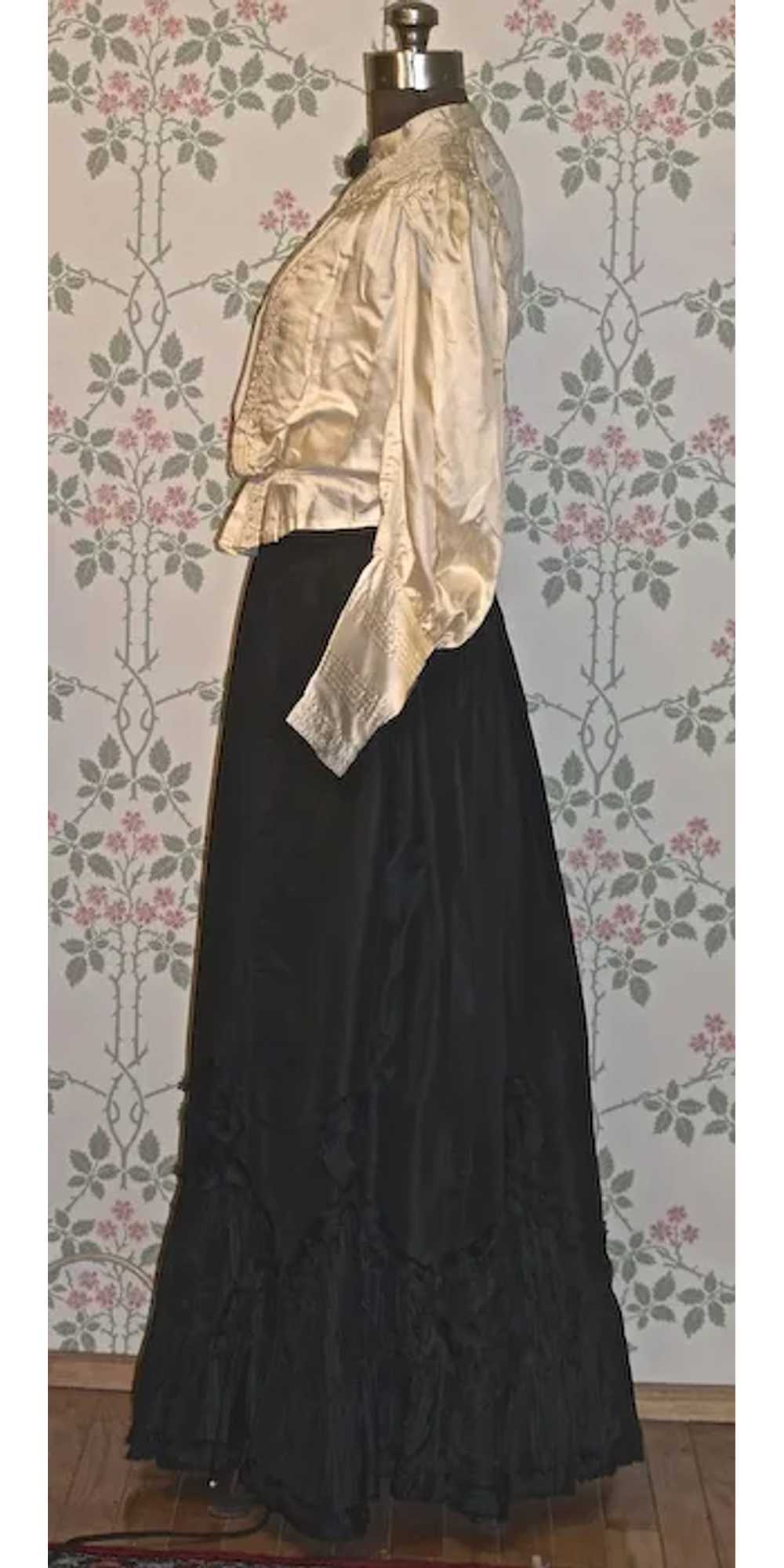 Victorian Silk Mourning Dress - 2-pc. Black Silk … - image 6