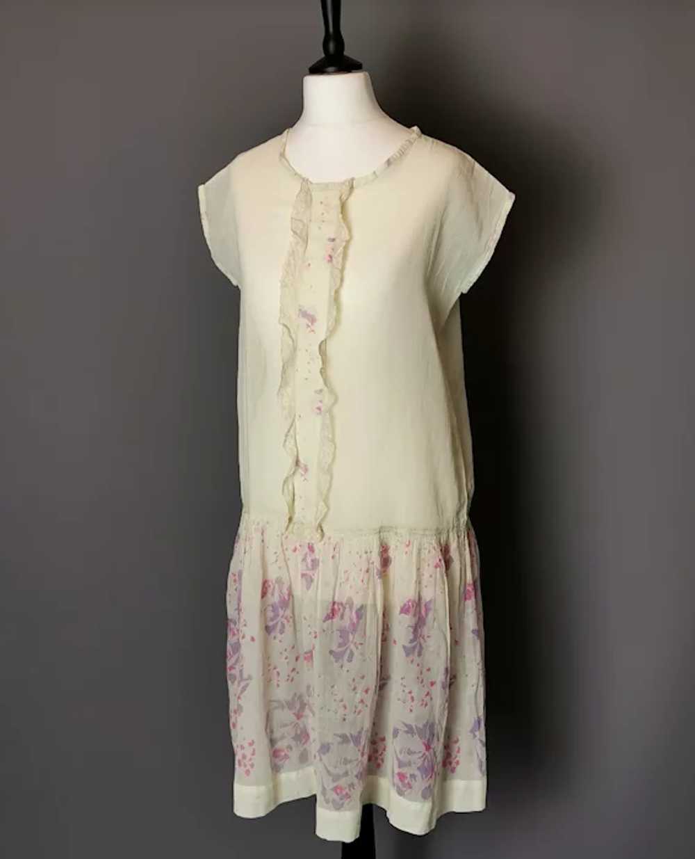 Vintage 1920s day dress, batiste cotton, floral - image 2