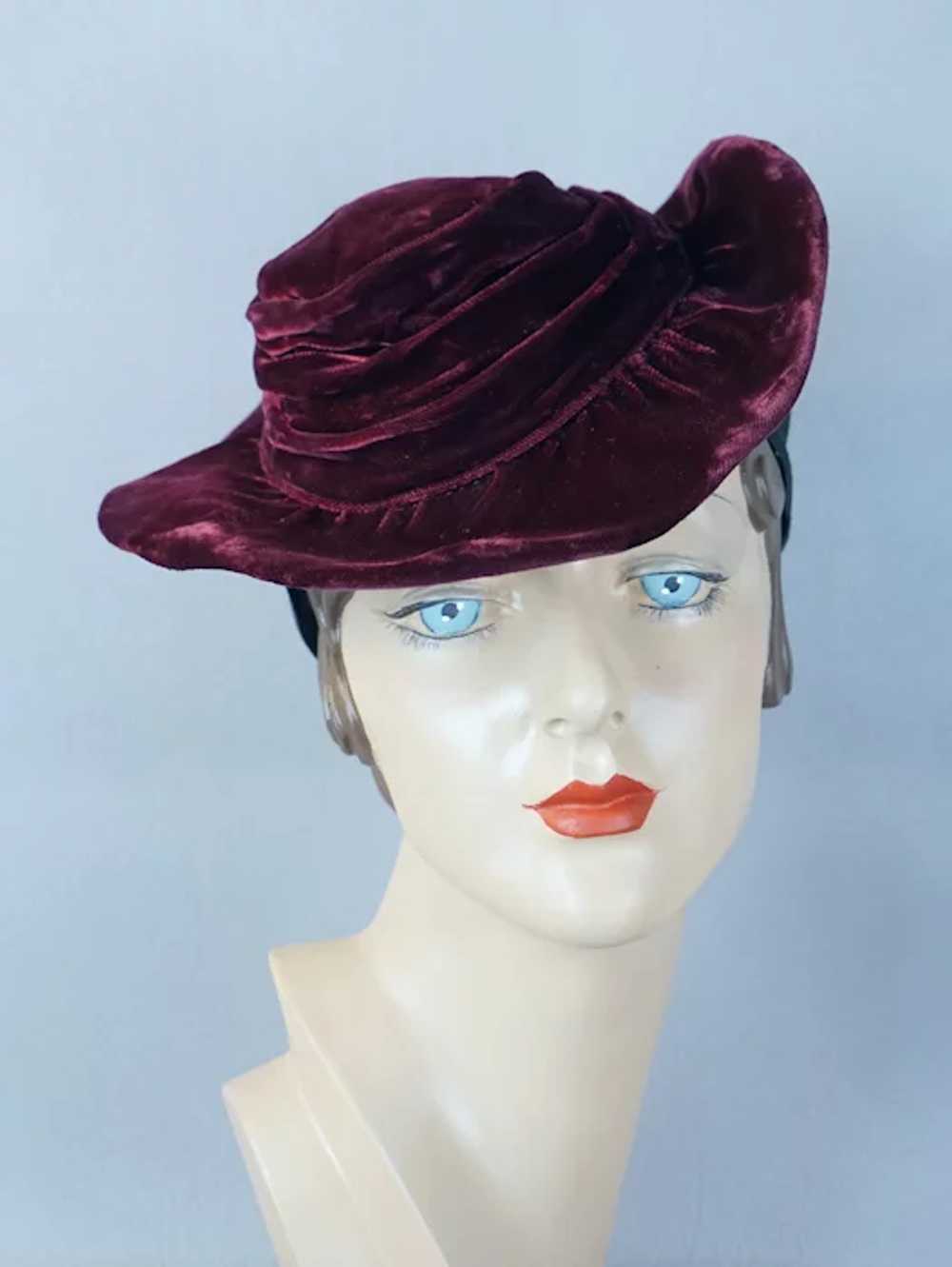 40s Mulberry Velvet Brimmed Tilt Hat - image 11