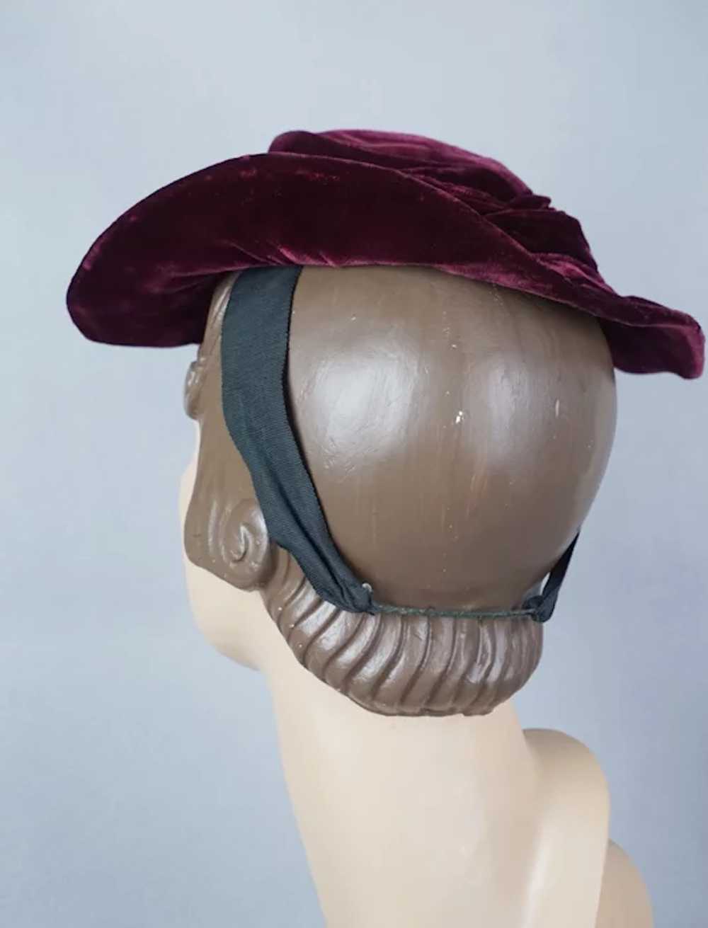 40s Mulberry Velvet Brimmed Tilt Hat - image 9