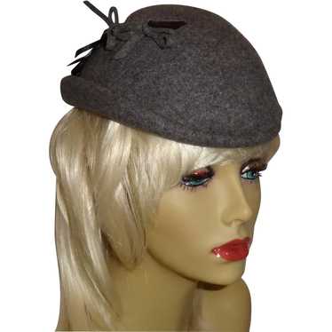 Vintage 1940's Gray Glenover Wool Hat with Feathe… - image 1