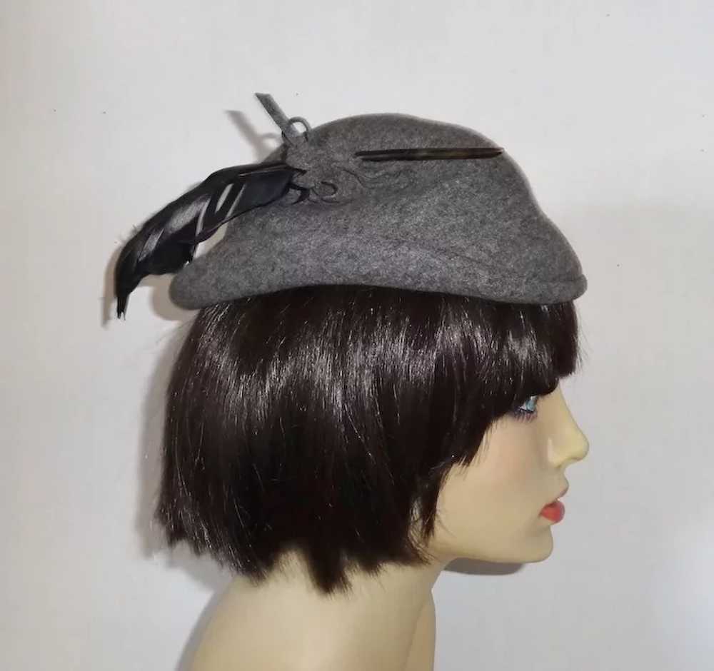 Vintage 1940's Gray Glenover Wool Hat with Feathe… - image 4