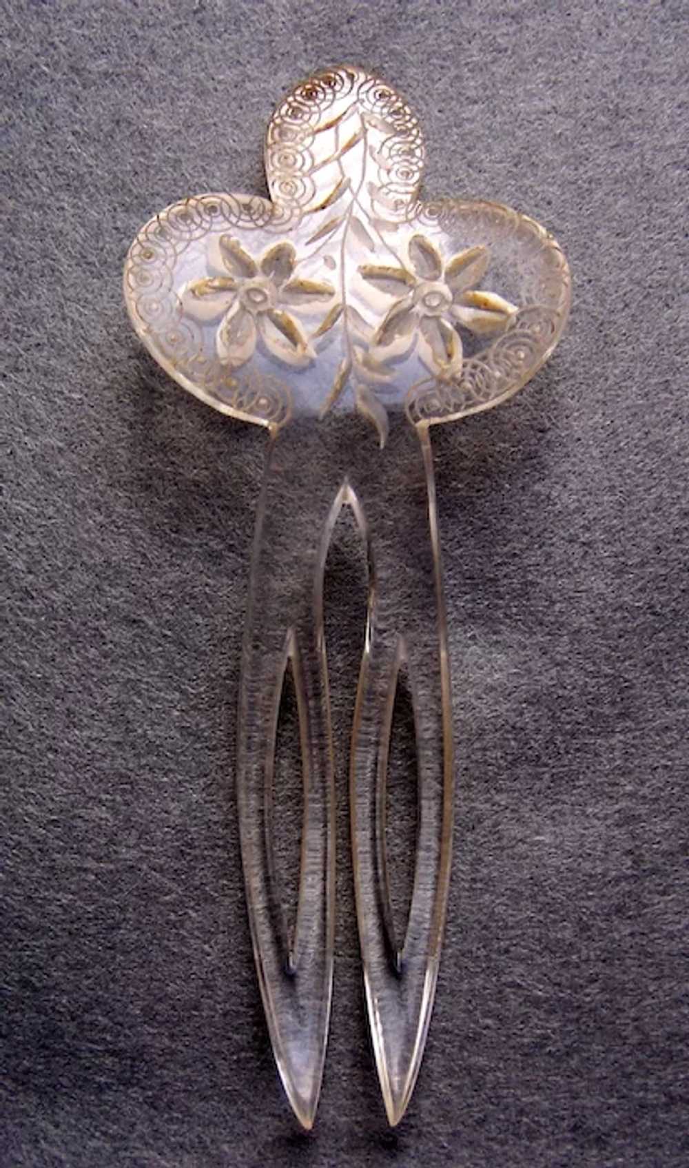Mid-Century hair comb engraved Lucite hair access… - image 3