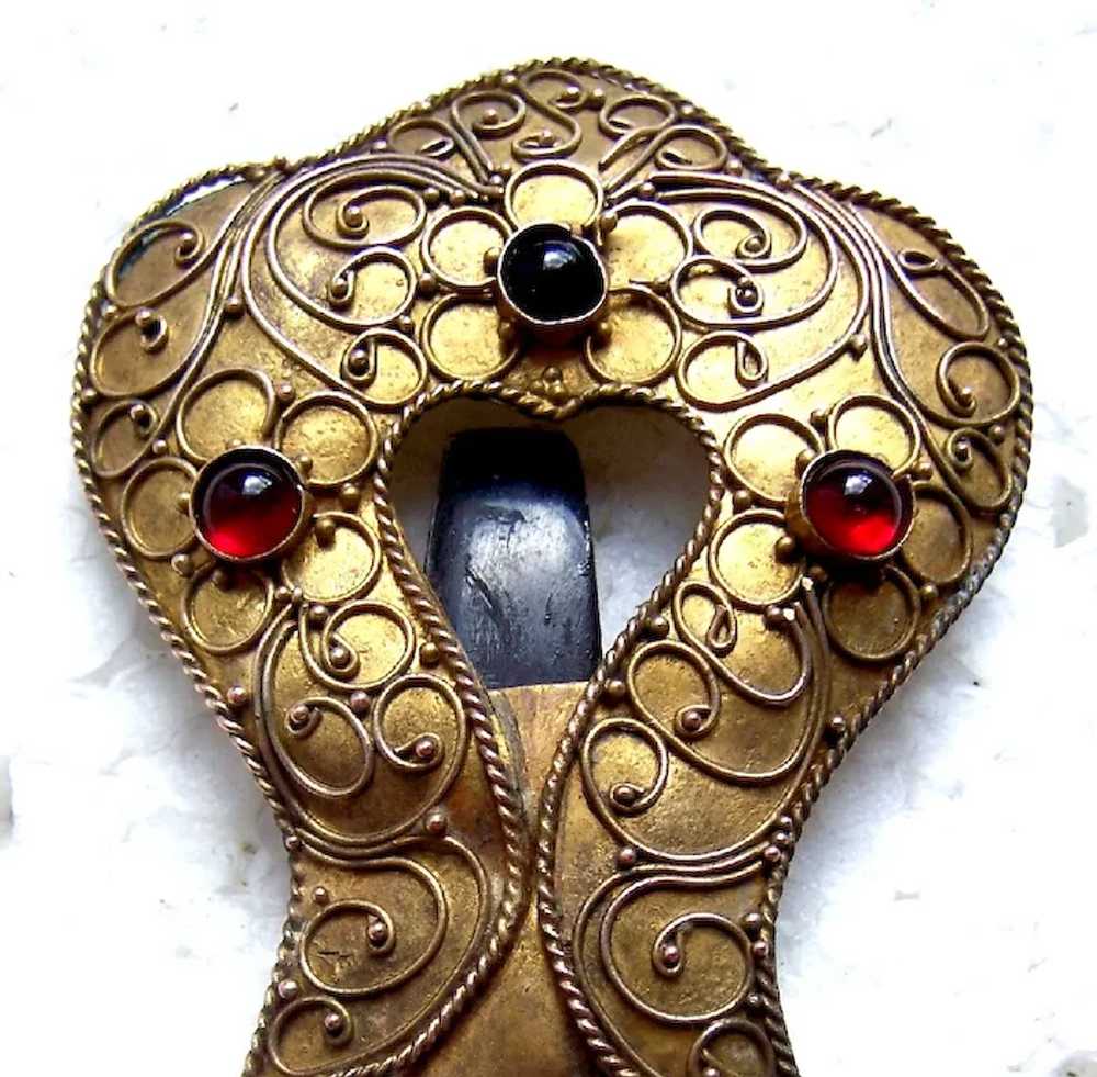 Single prong hair comb with cabochon garnets late… - image 3