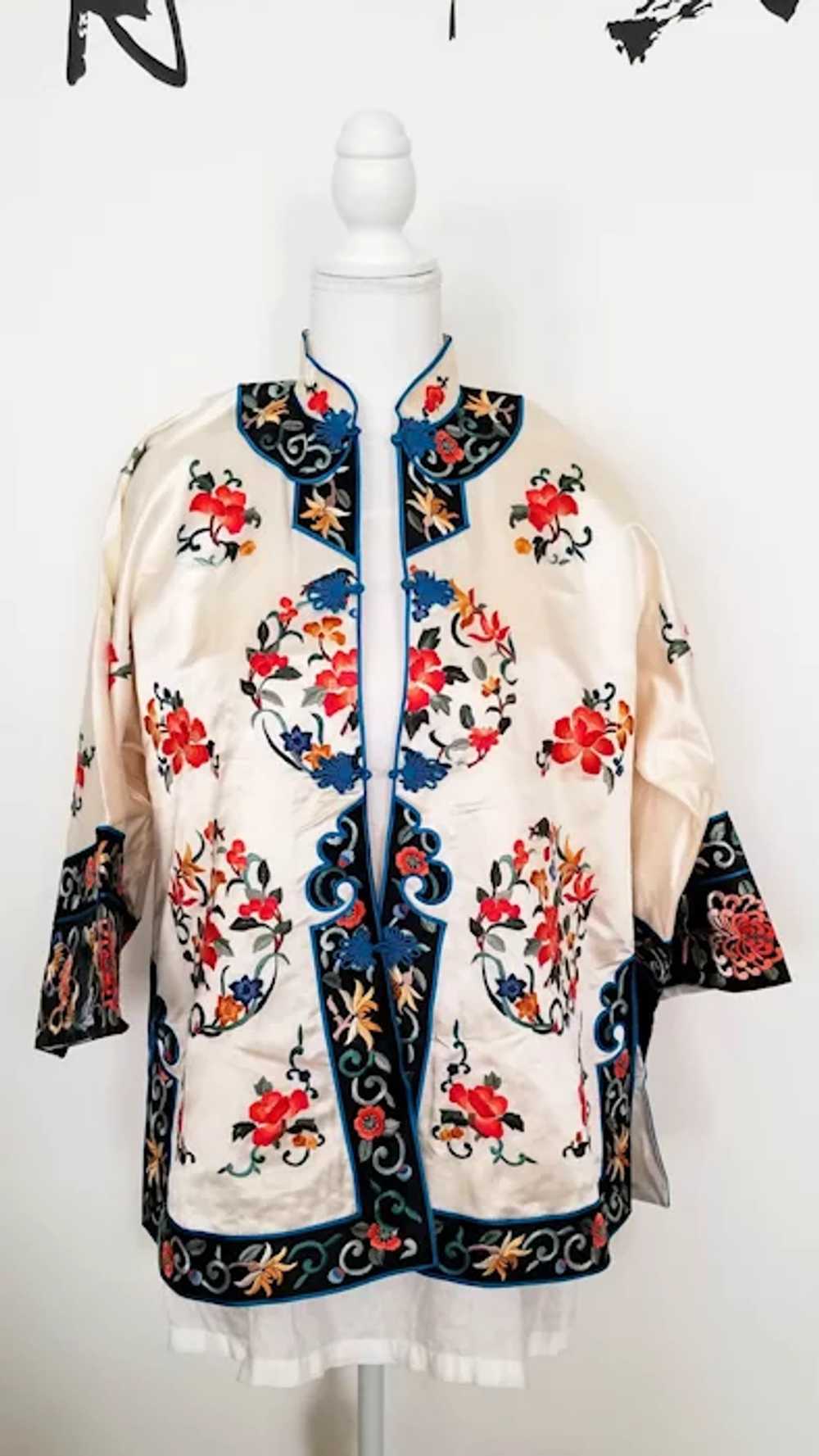 Vintage White Silk Embroidered  Jacket, Sz Small - image 3