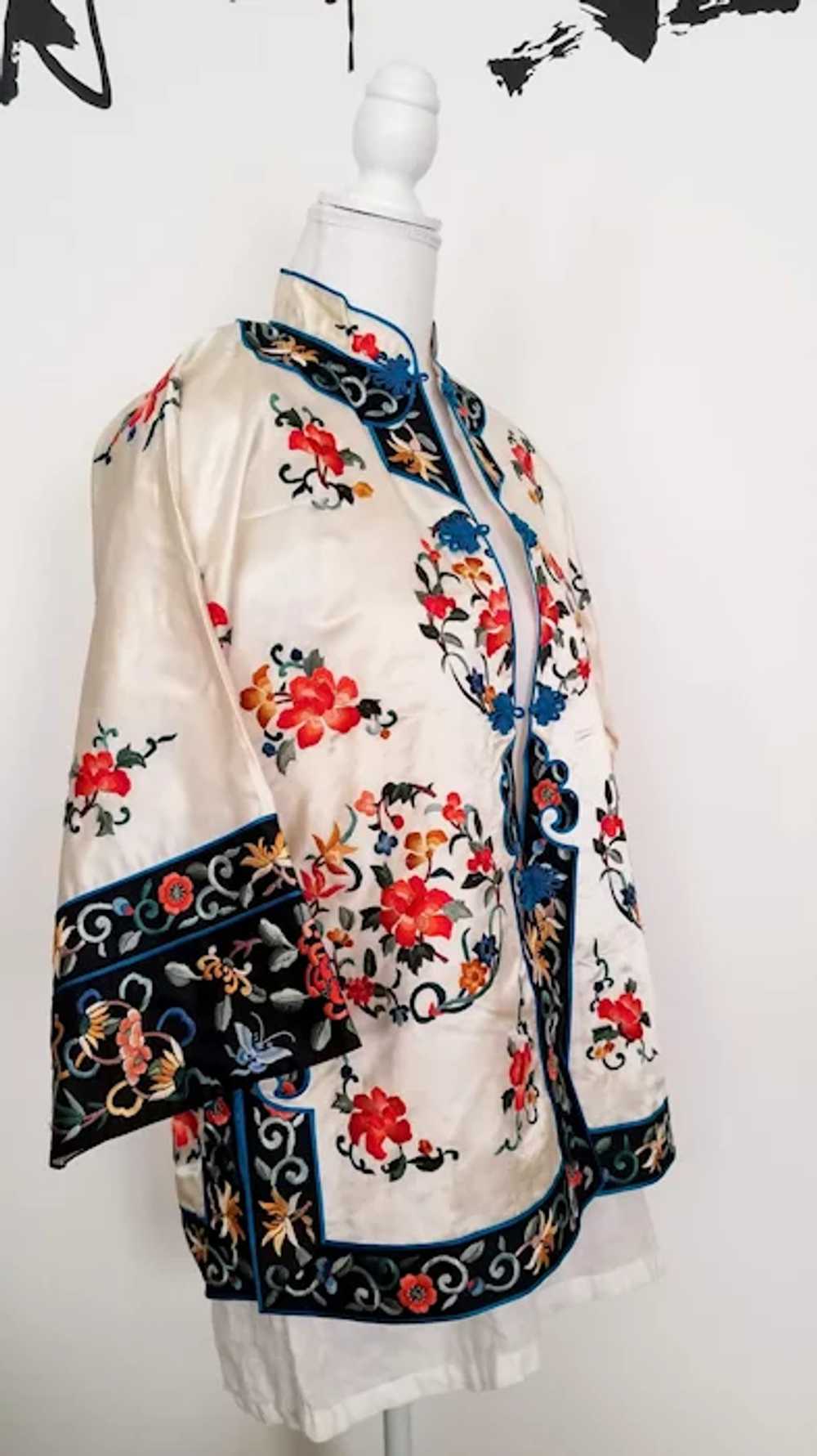 Vintage White Silk Embroidered  Jacket, Sz Small - image 4