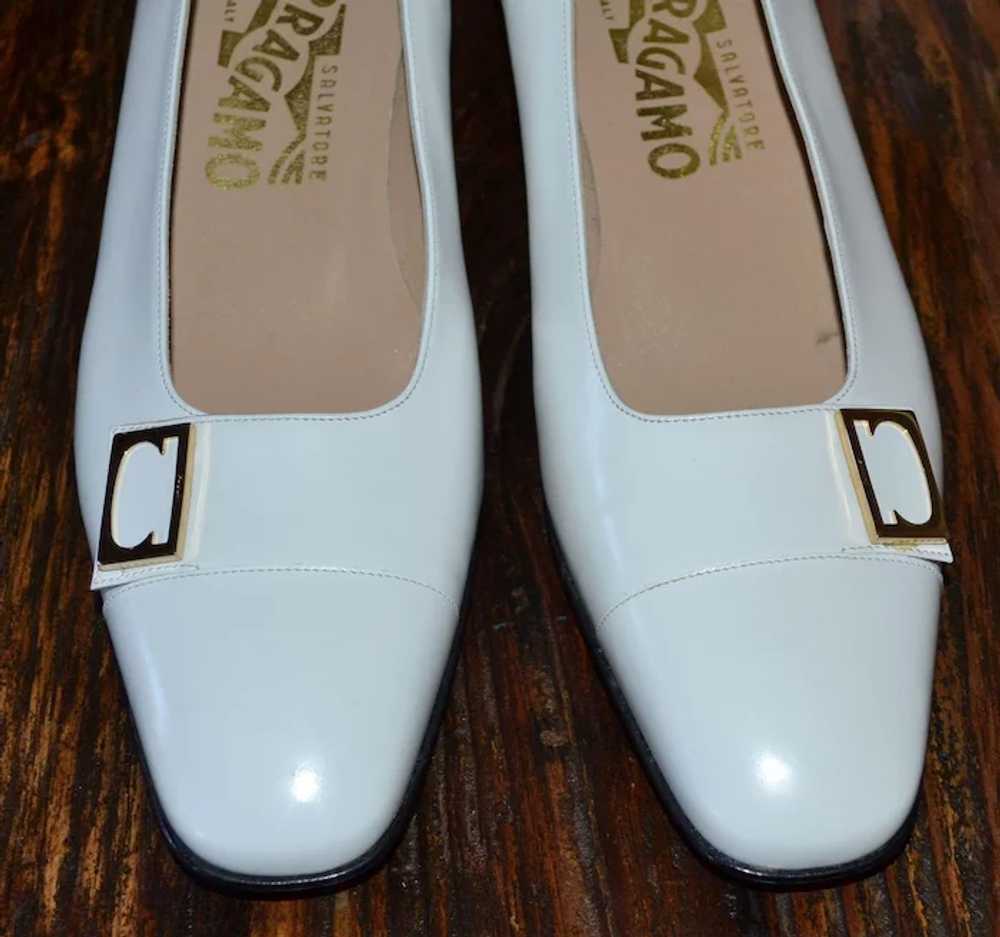 NOS Salvatore Ferragamo Lily White Leather Classi… - image 7