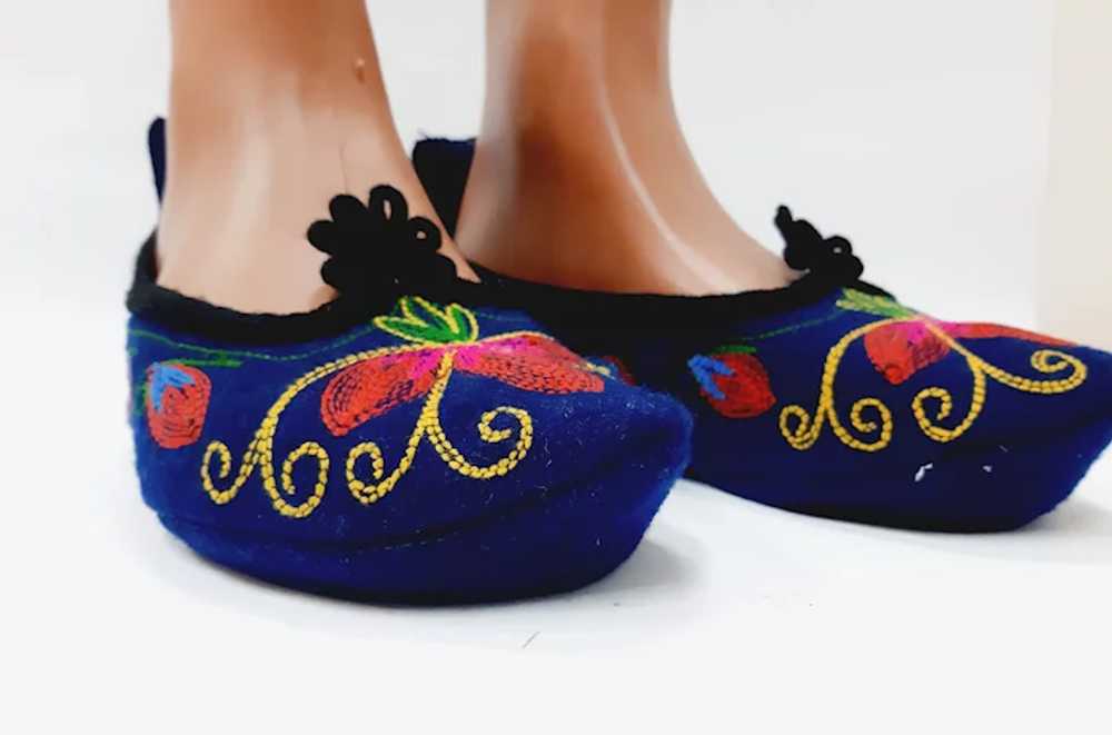 Vintage Bulgarian handmade folk slippers - image 2