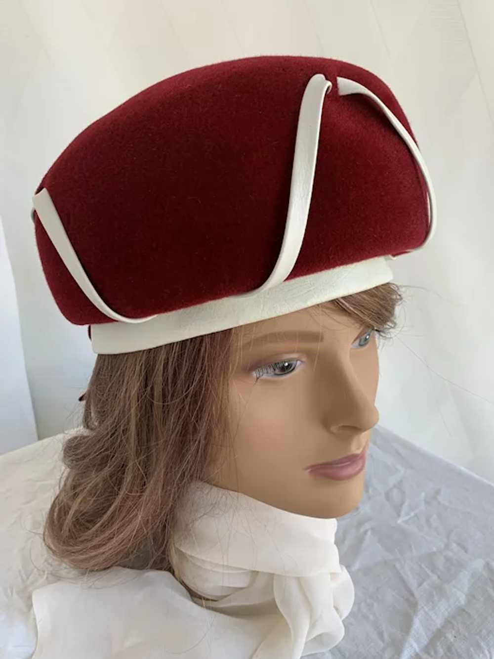 Lecie Vintage 1960s Mod, Red Felted Fur Bubble Hat - image 2